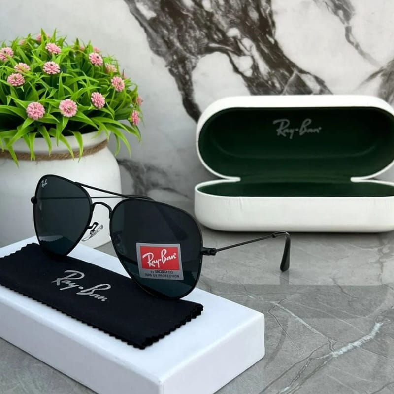 RAY-BAN Black & Black 3026 Oval Aviator Metal Trendy Hot Favourite Wintage Sunglass For Unisex.