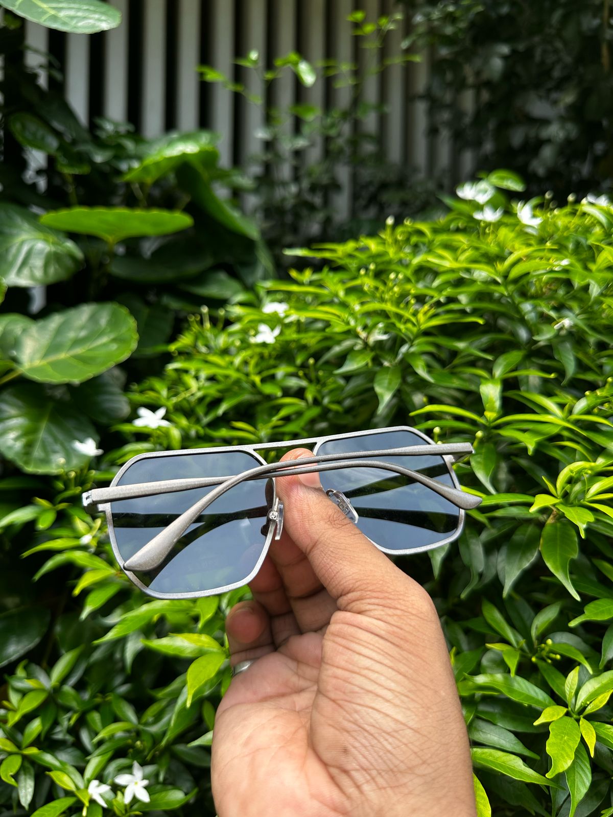 Luxury Metal Photochromic Sunglasses Men Women Fashion Silver & Black Polarized Sun Glasses Stylish Chameleon Anti-glare Driving Shades UV400 - Image 2