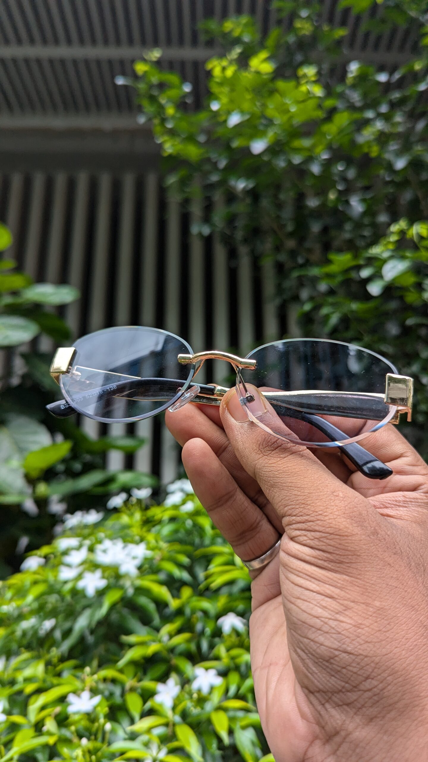 Luxury Metal Photochromic Sunglasses Men Women Fashion Black & golden eye Sun Glasses Stylish Anti-glare Driving UV400 - Image 3