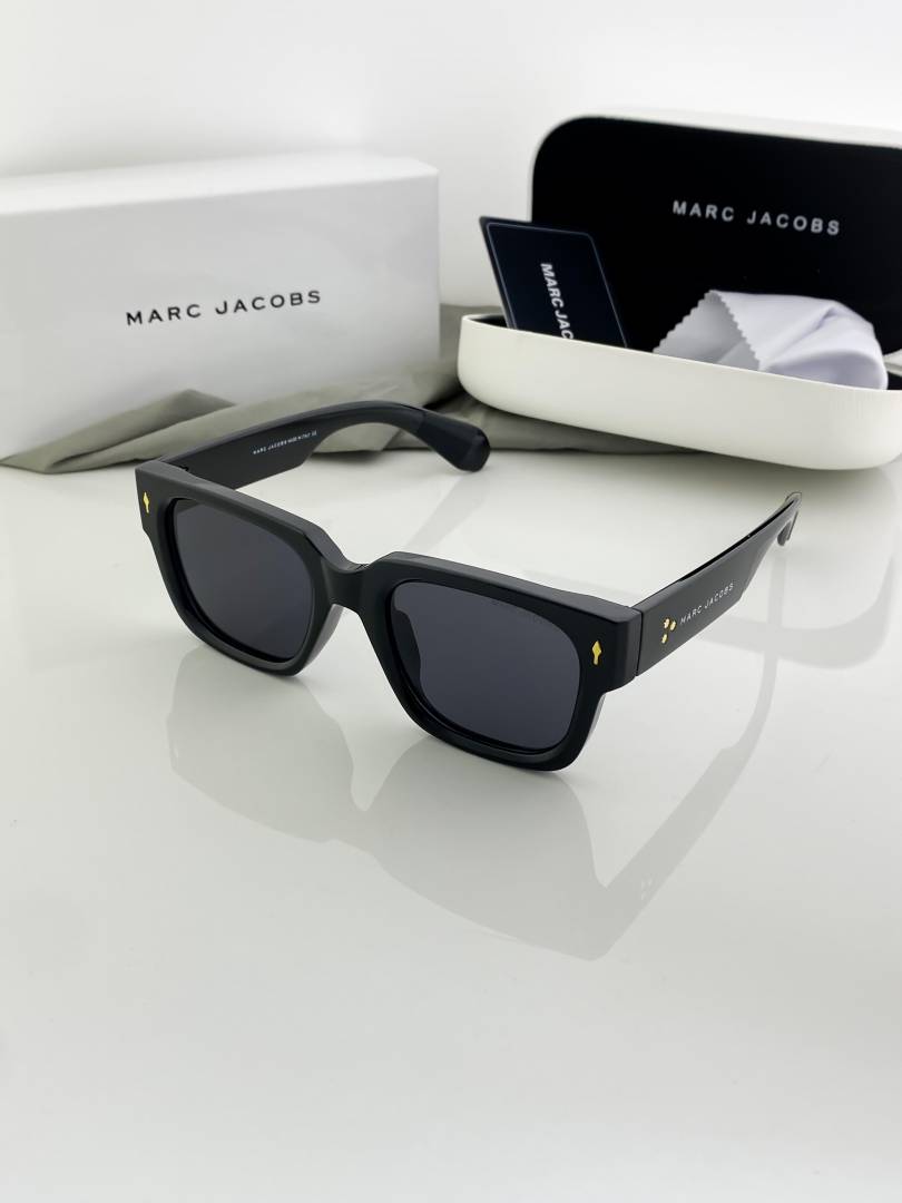 MARC JACOBS BLACK M11-18