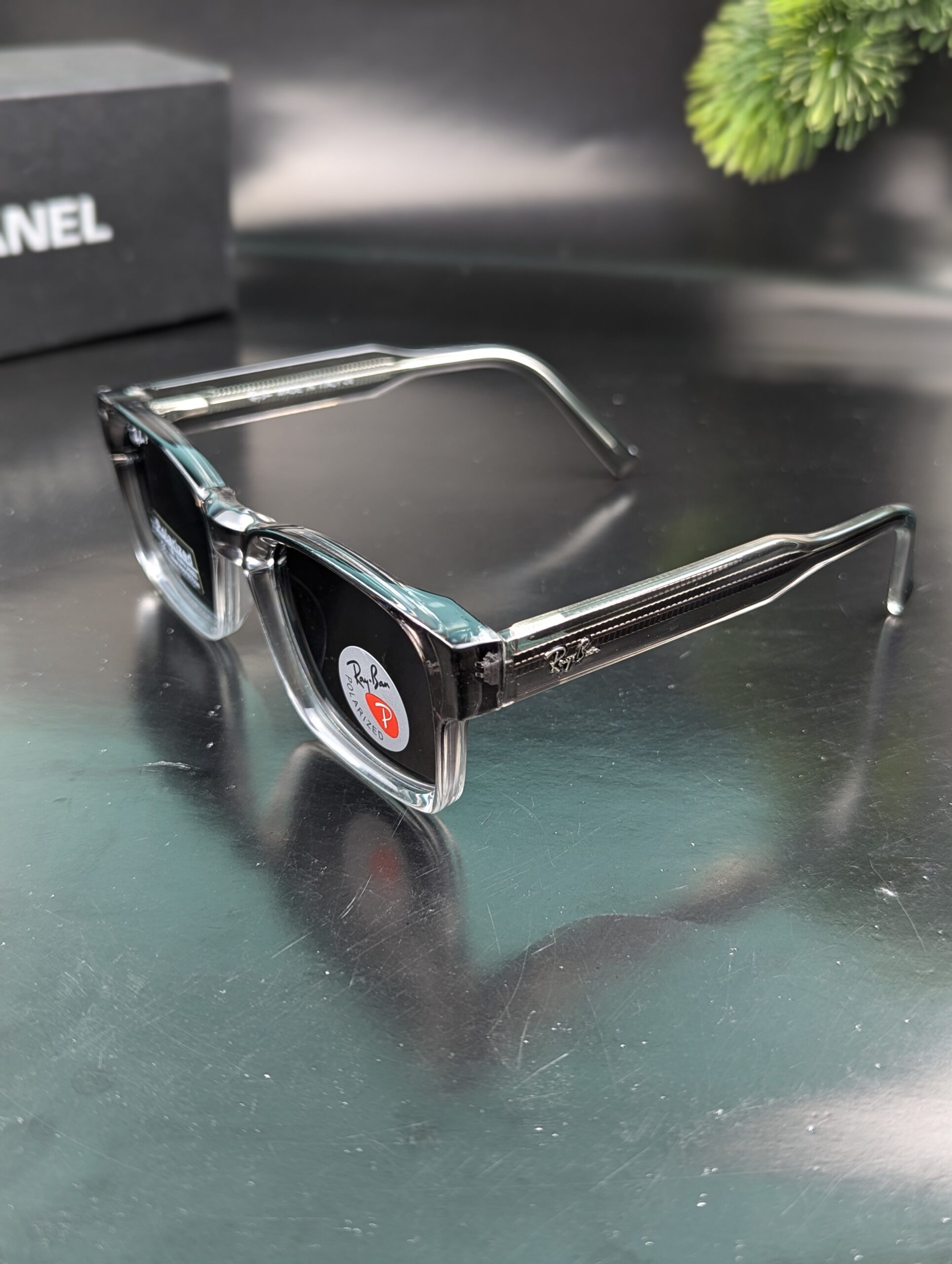 RAY-BAN – WAYFARER CLASSIC POLARIZED SUNGLASS - Image 4