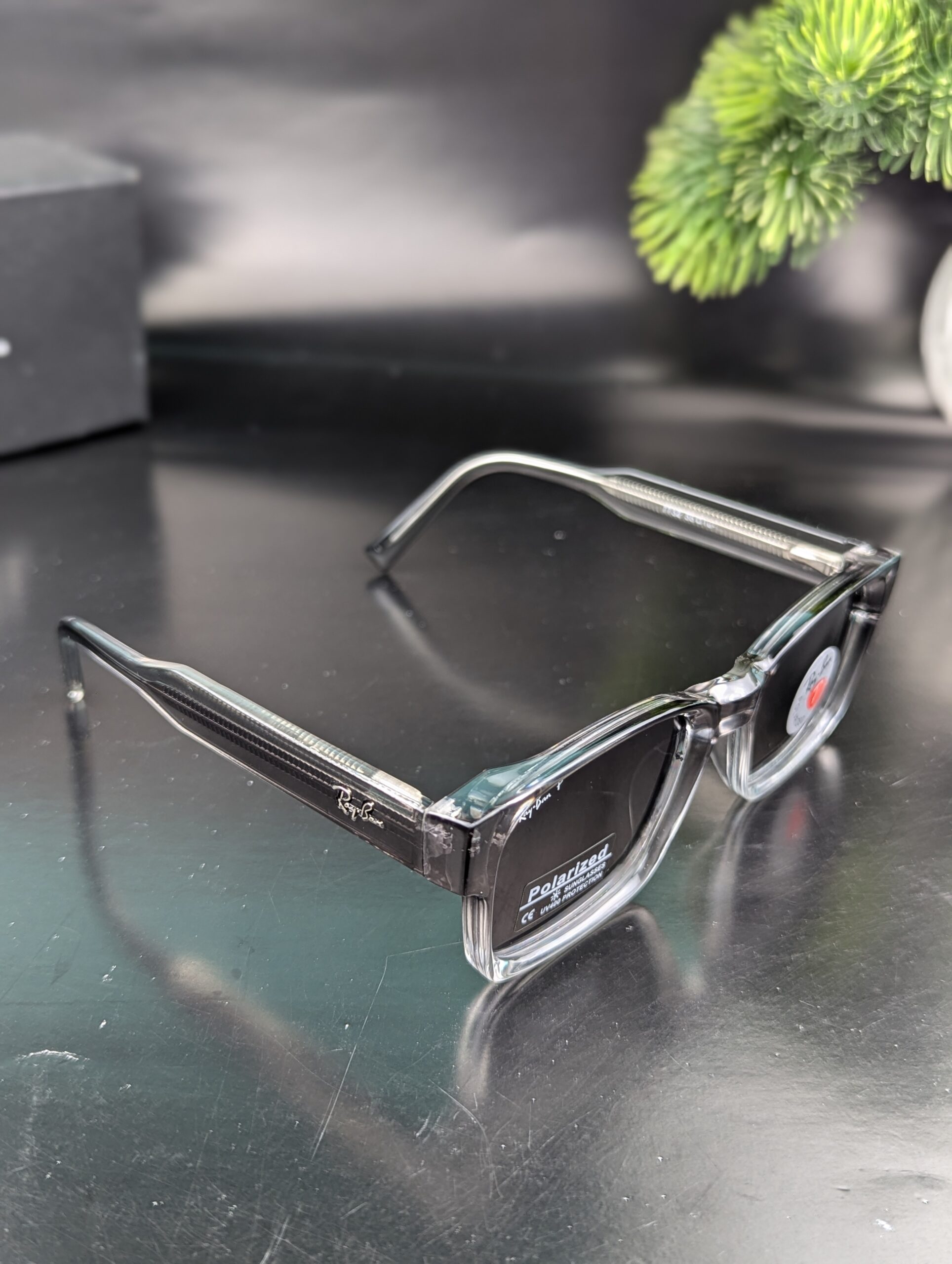 RAY-BAN – WAYFARER CLASSIC POLARIZED SUNGLASS - Image 2