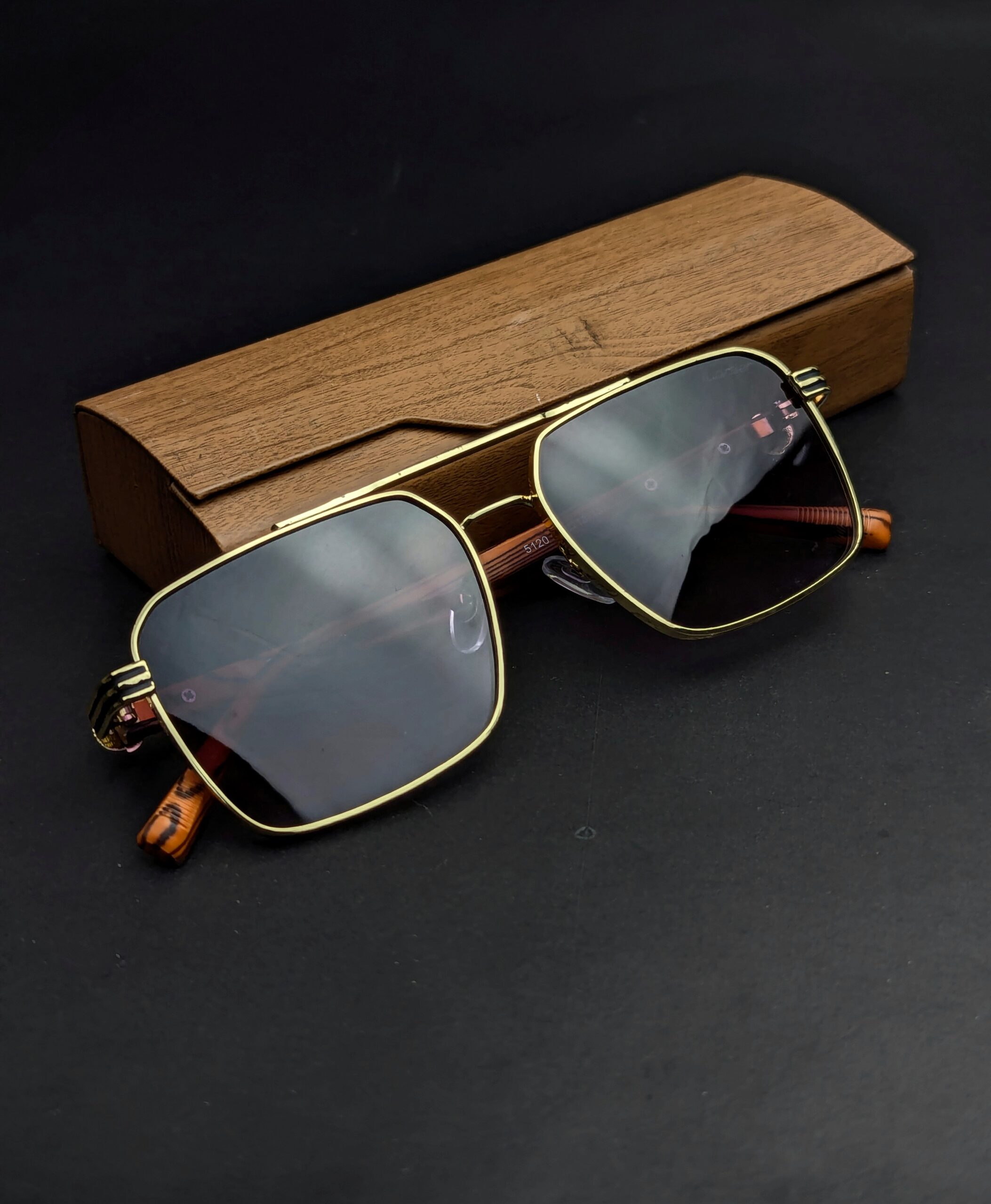 Cartier Fashionable unisex sunglasses |