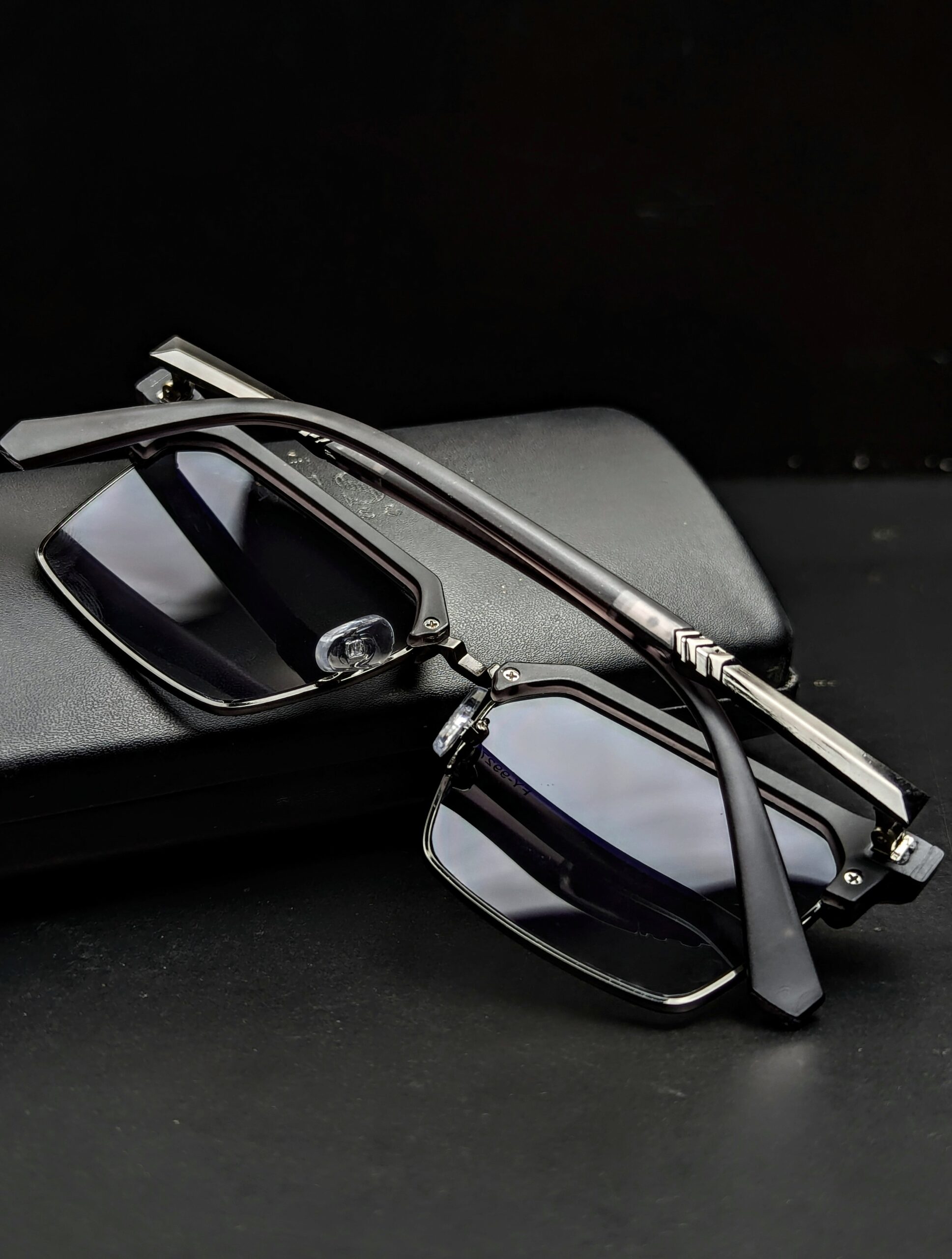 P R A D A Hot fashions Premium quality Eye glasses| - Image 4
