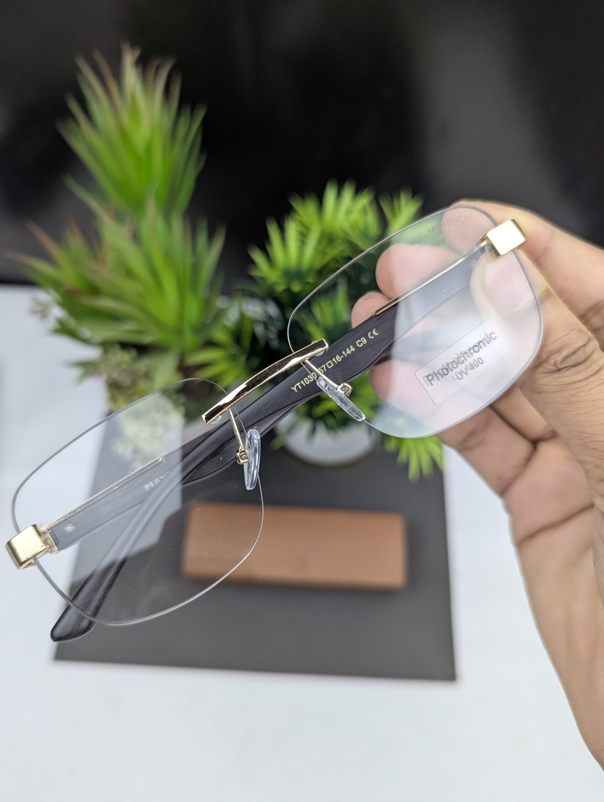 Luxury Gold & Wood-Finish Rimless Photochromic UV400 Sunglasses - Image 4