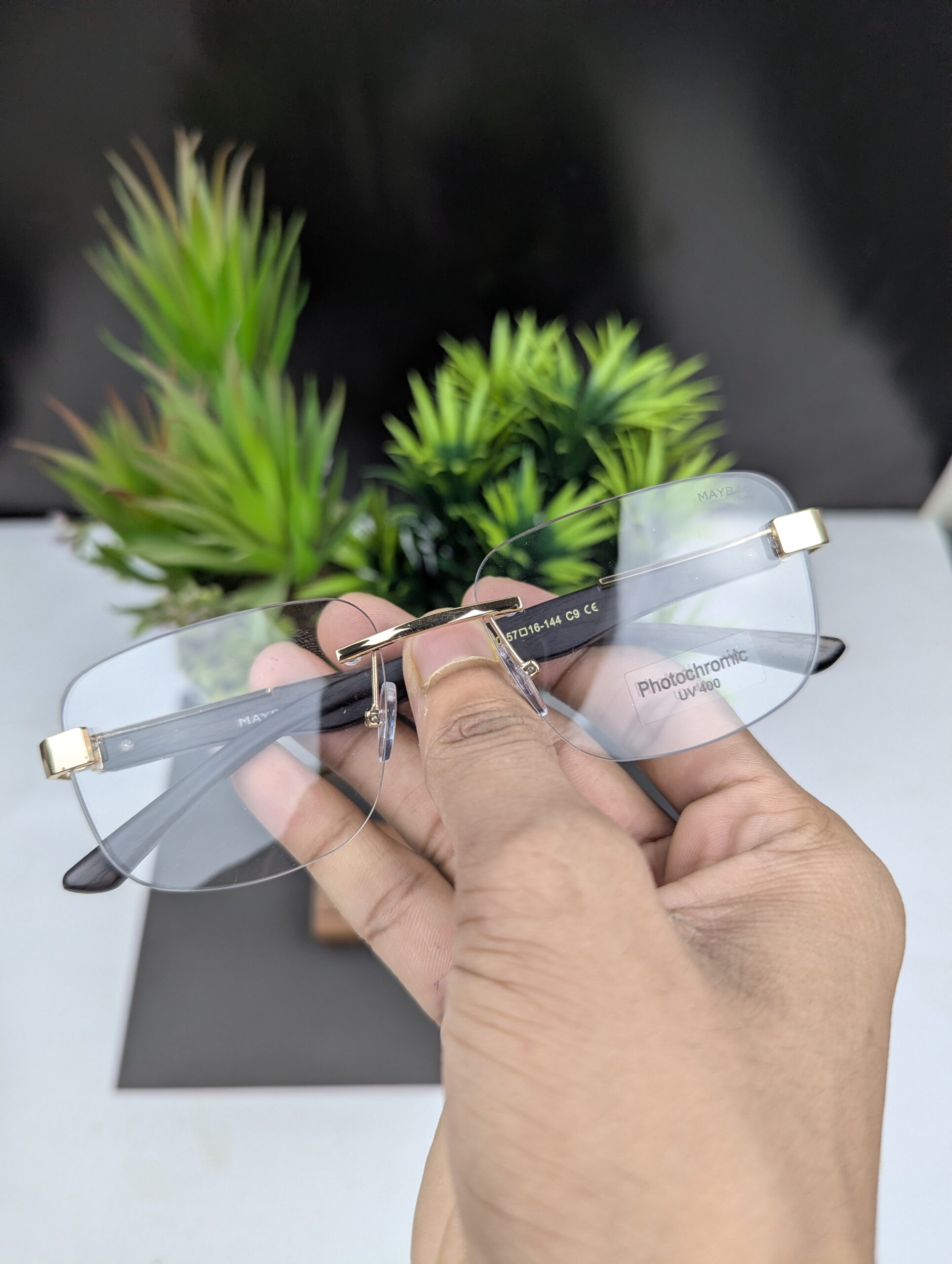 Luxury Gold & Wood-Finish Rimless Photochromic UV400 Sunglasses - Image 3