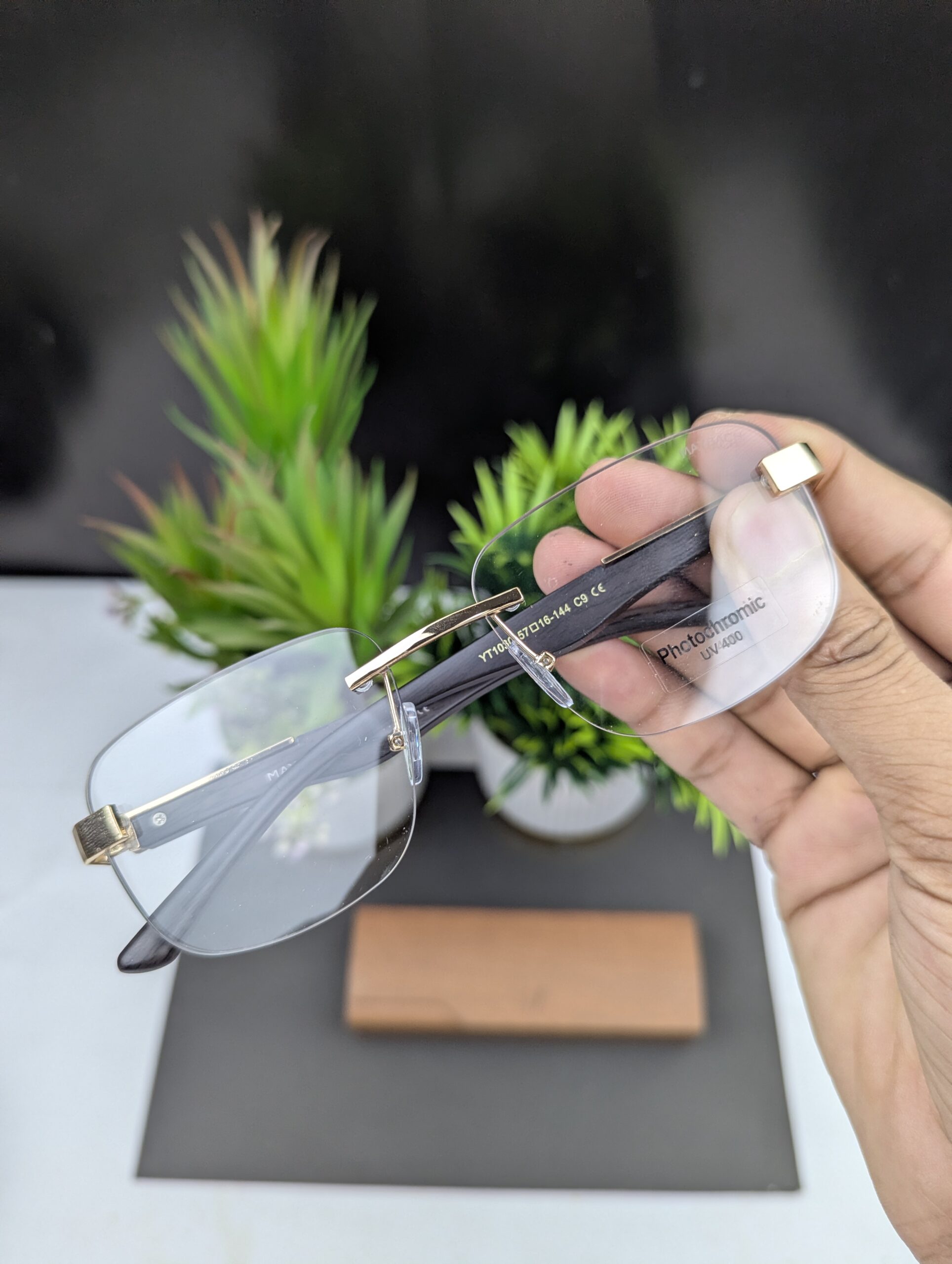 Luxury Gold & Wood-Finish Rimless Photochromic UV400 Sunglasses
