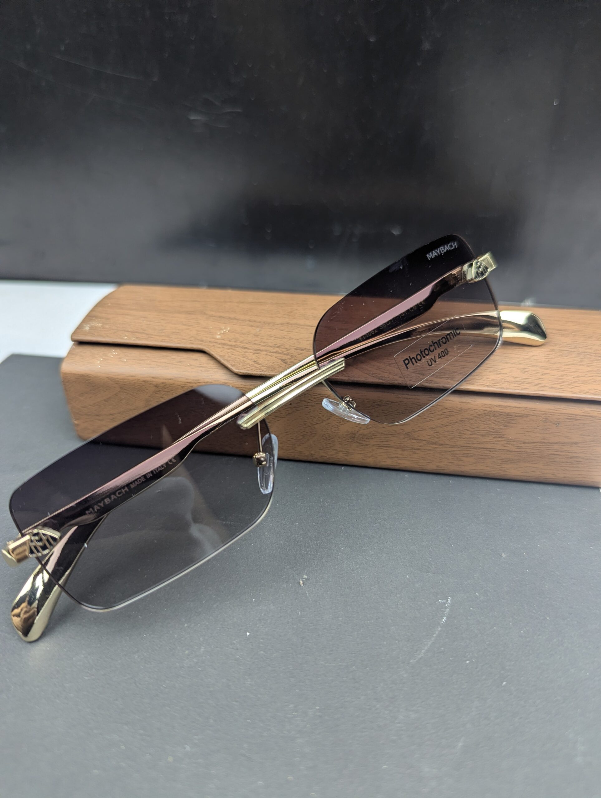 Premium Rimless Photochromic Eyeglasses – Gold Frame - Image 5