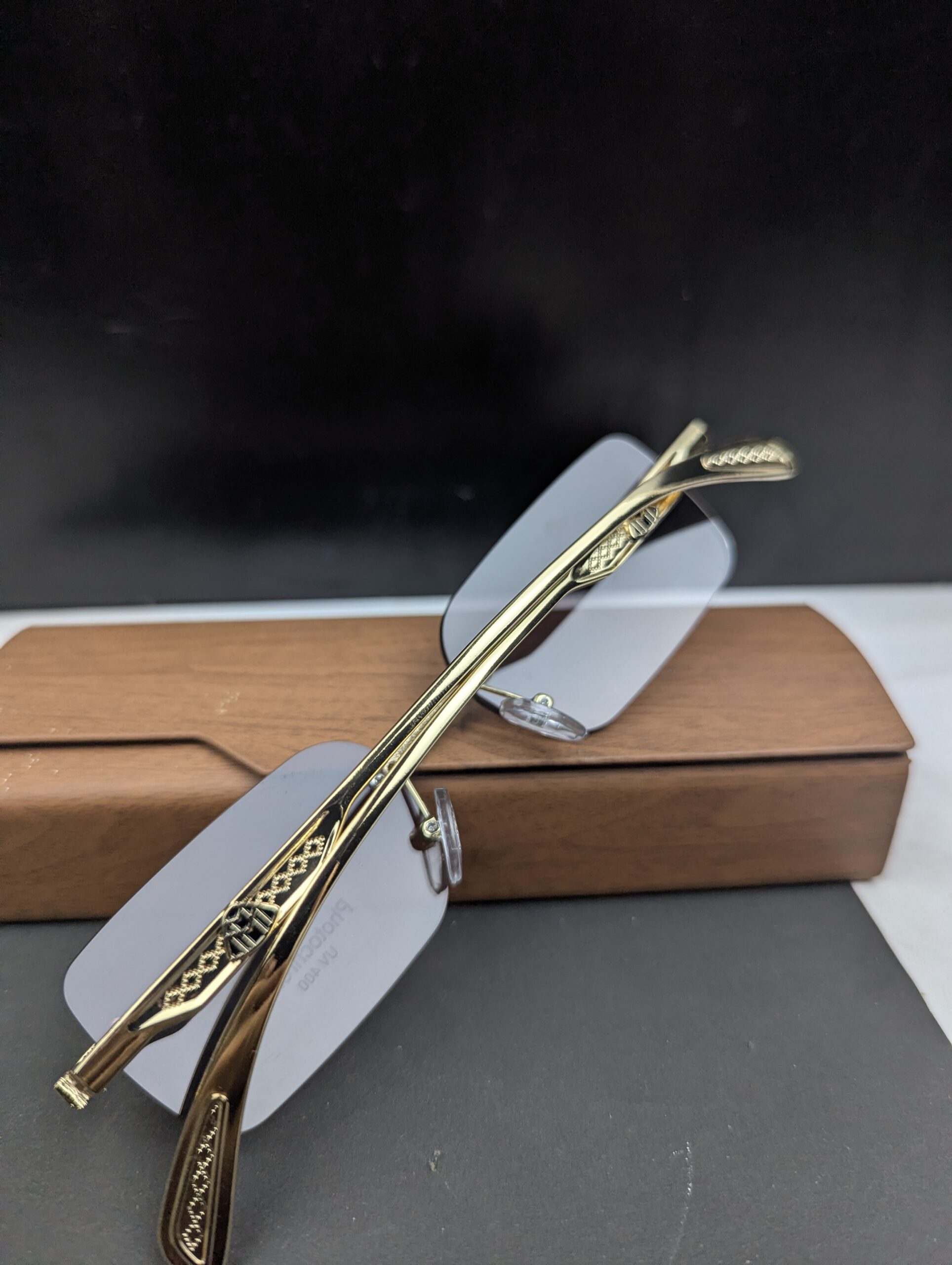 Premium Rimless Photochromic Eyeglasses – Gold Frame - Image 4