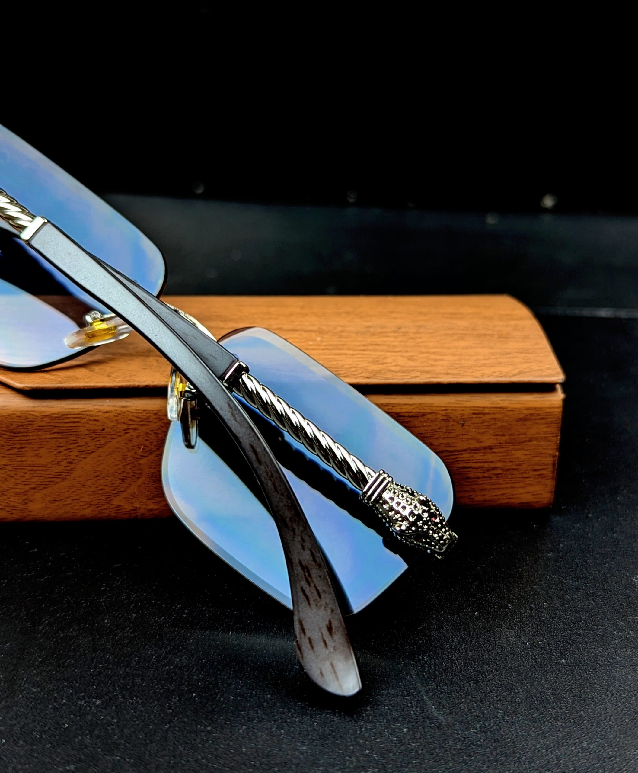Stylish Men’s Sunglasses - Image 2
