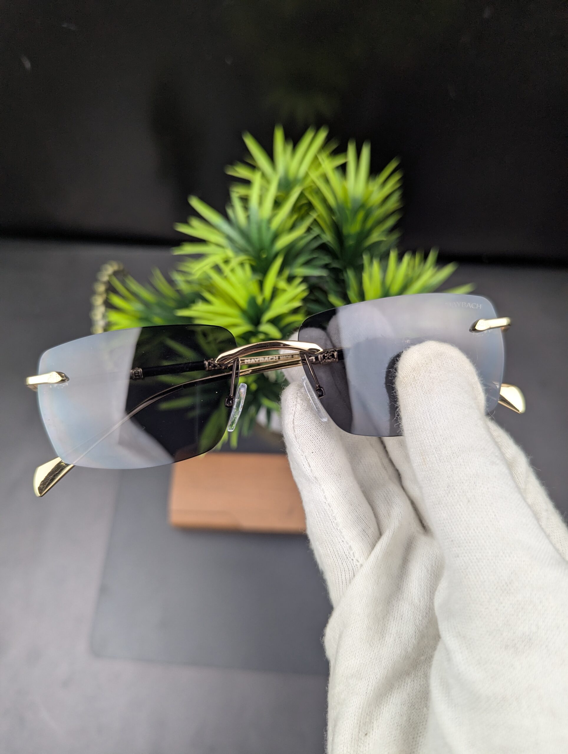 Luxury Rimless Rectangular Sunglasses – Gold & Grey Tint - Image 3