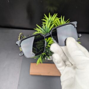 Luxury Black Geometric Square Sunglasses – Matte Black Frame with Dark UV Lenses