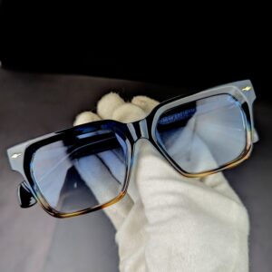 Hugo Boss Gradient Rectangular Sunglasses – Dual-Tone Blue & Tortoise Frame