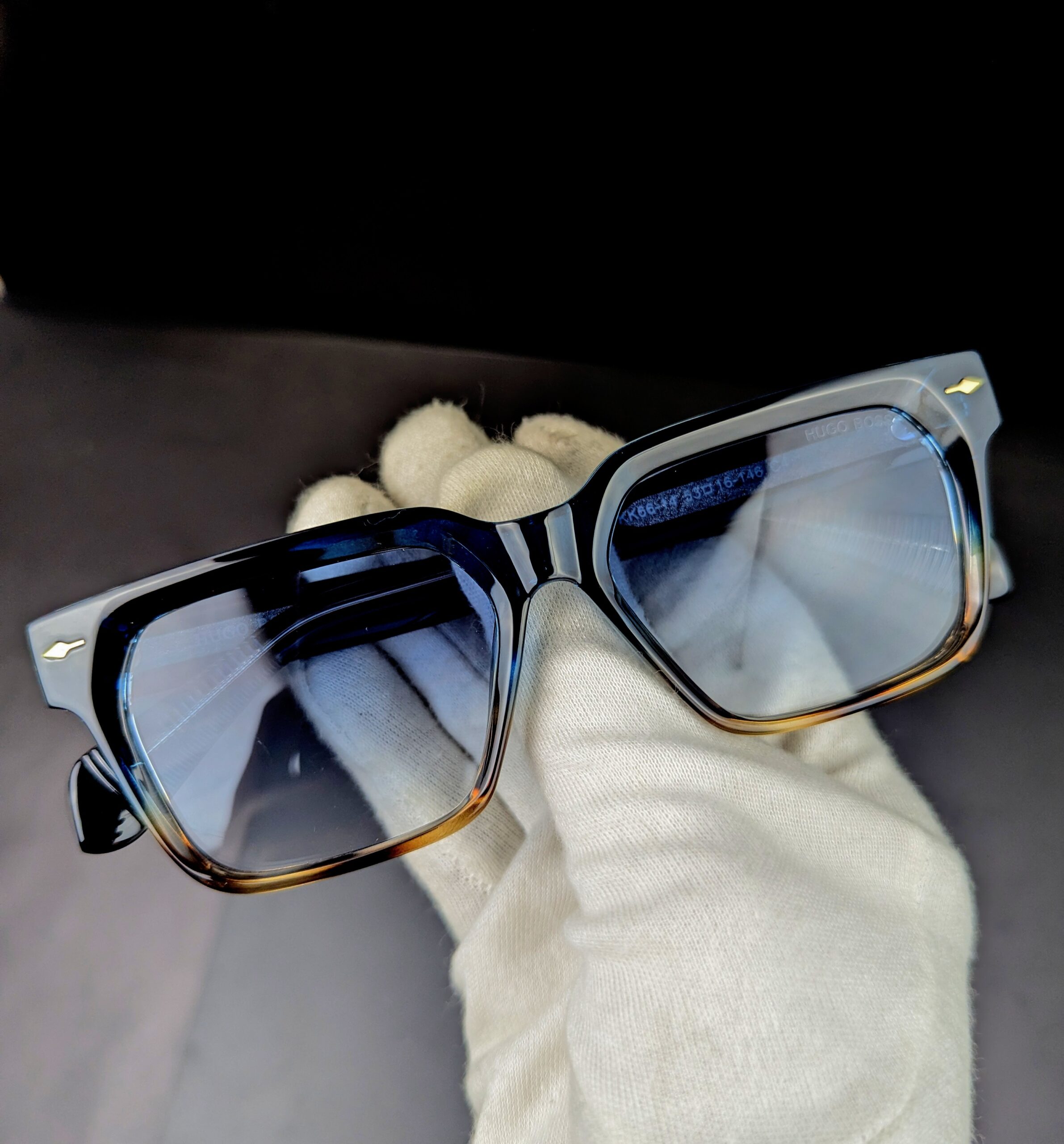 Hugo Boss Gradient Rectangular Sunglasses – Dual-Tone Blue & Tortoise Frame