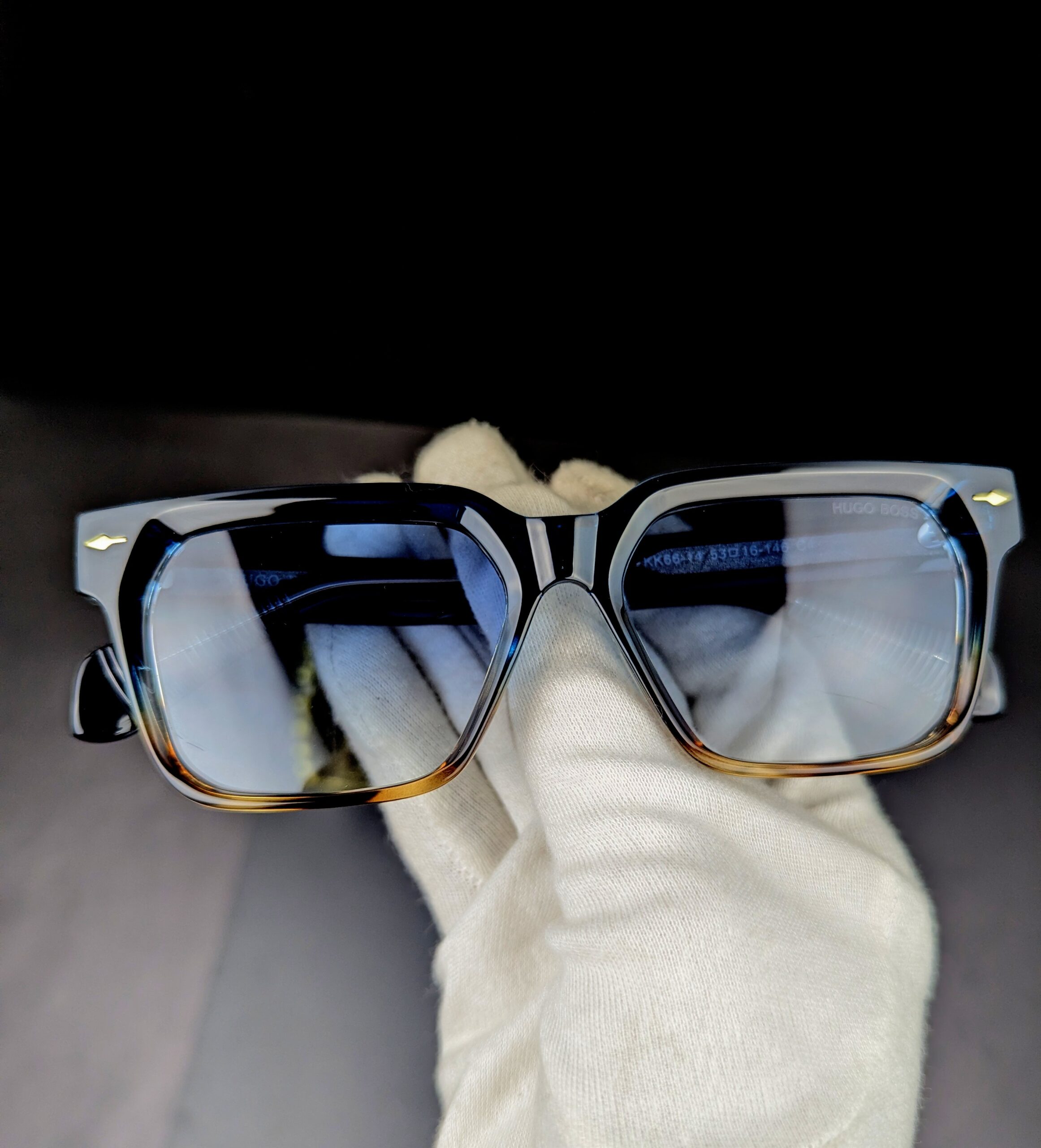Hugo Boss Gradient Rectangular Sunglasses – Dual-Tone Blue & Tortoise Frame - Image 4