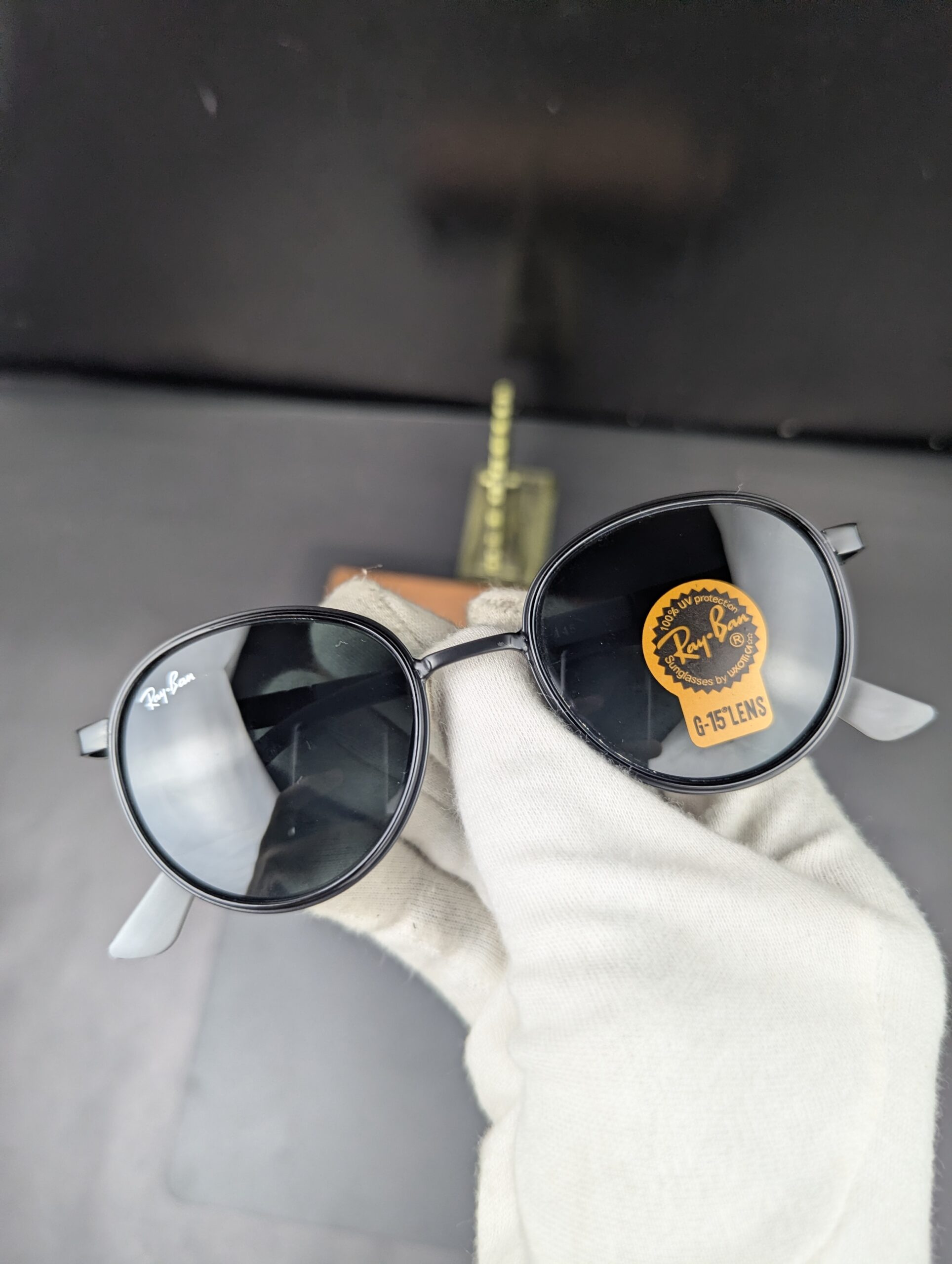 Ray-Ban Classic Black Metal Frame Round Sunglasses – G-15 Green Lenses - Image 4