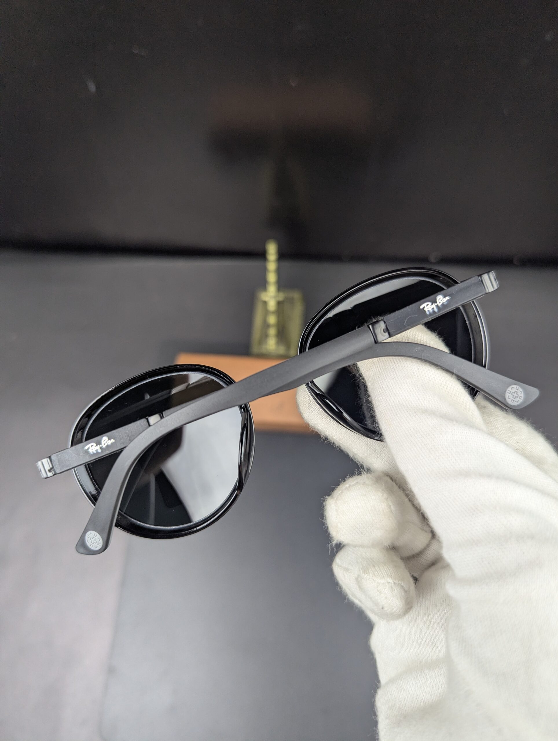 Ray-Ban Classic Black Metal Frame Round Sunglasses – G-15 Green Lenses - Image 5