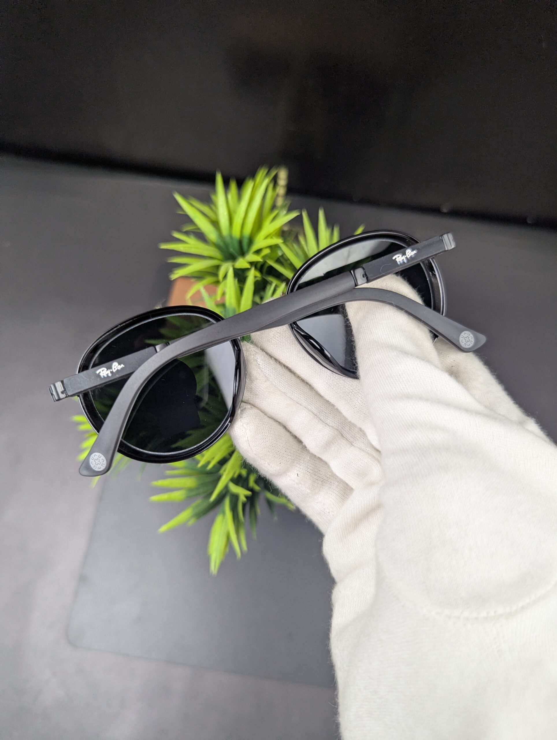 Ray-Ban Classic Black Metal Frame Round Sunglasses – G-15 Green Lenses - Image 2