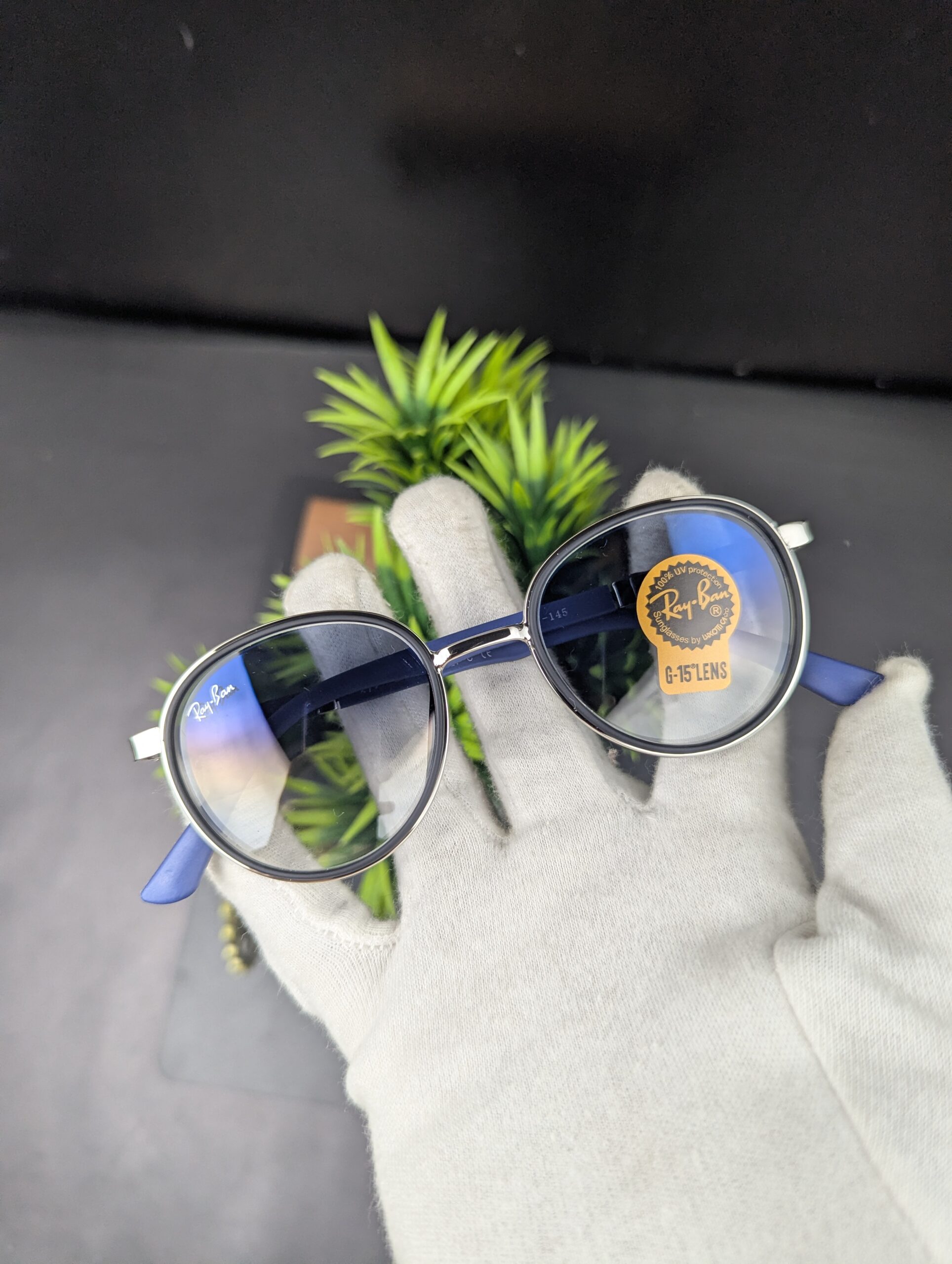Ray-Ban Classic Round Sunglasses – Silver Metal Frame with Blue Tips & G-15 Lenses