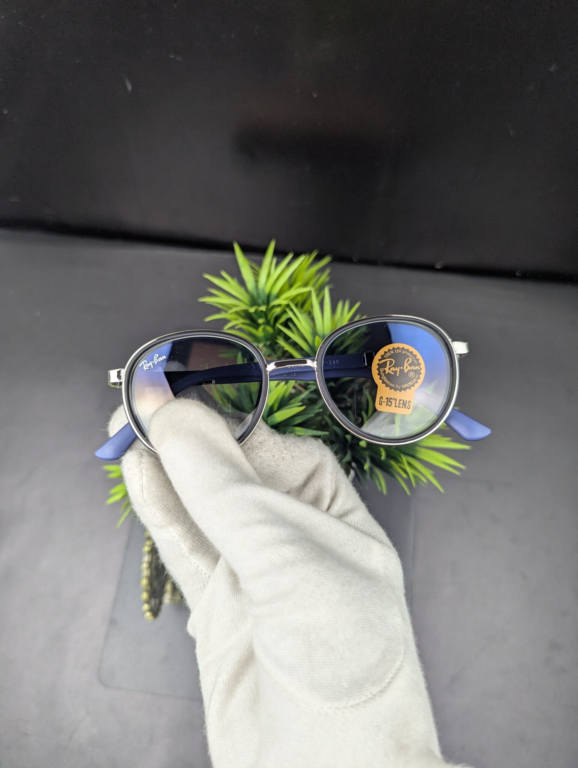 Ray-Ban Classic Round Sunglasses – Silver Metal Frame with Blue Tips & G-15 Lenses - Image 4